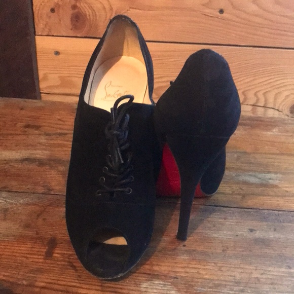 Christian Luouboutin Derby Shoe in Suede - Picture 2 of 10